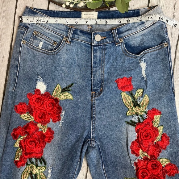 Emory Park Embroidered Cropped Jeans - Picture 5 of 11